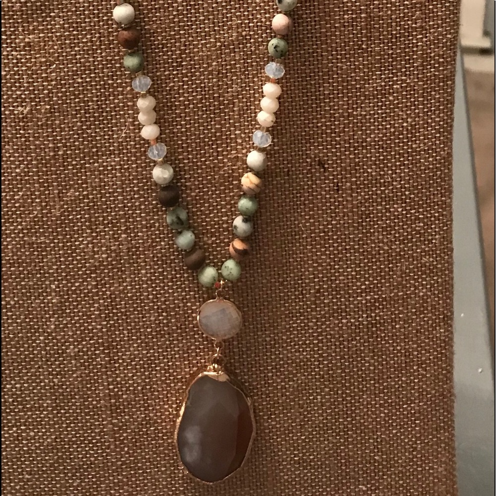 Glass pendant necklace